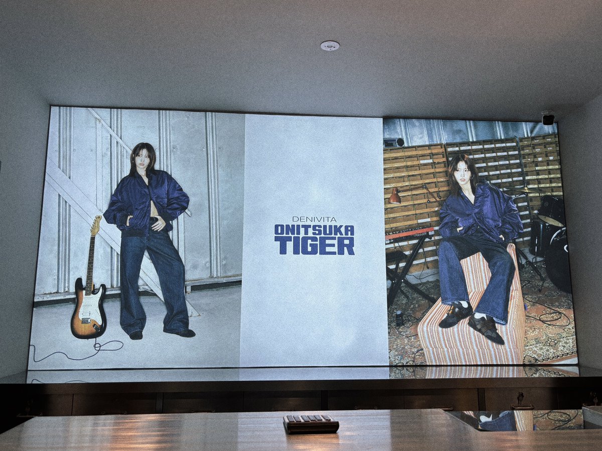 Onitsuka Tiger 🐯 
@ Siam Square One , Bangkok 
   #MOMO #모모 #モモ