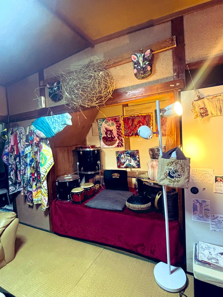 tenjin_1's tweet photo. 本日も開廊してます
#魔法の生活三周年祭
#粘土たちの哭く夜展
明日からの月〜木は休廊  バタバタして全然宣伝できんけど現場は盛り上がってます〜  販売してる人自分でも作品の宣伝してくれたら助かりますー

#gallery魔法の生活
東大阪市神田町19-14
周年祭 前期3/29迄
営業 金土日14〜20時 https://t.co/eko3A5ljtl