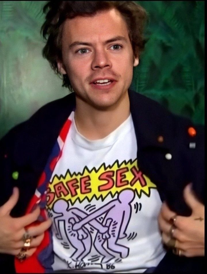 THEHLWORLD's tweet photo. Harry doesn’t know how to tell you anymore https://t.co/rMNfRlNy1b