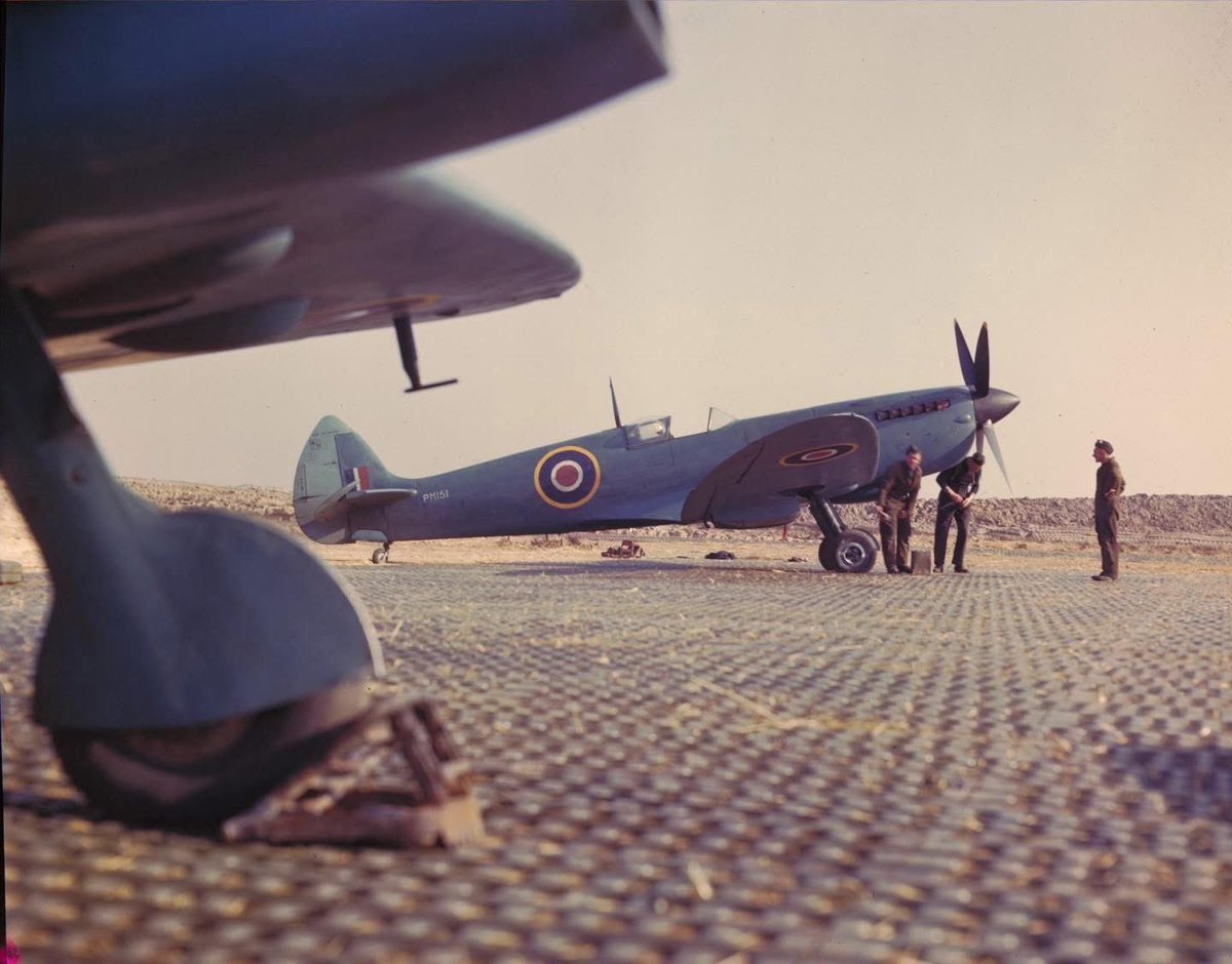 Spitfire AA810 tweet media