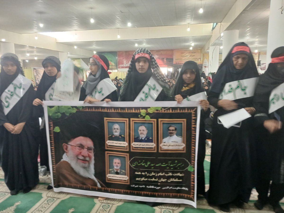 حضورجوانان ونوجوانان در اجتماع  بانوان زینبی در مصلی شهرستان جیرفت جهت بیعت بارهبری
#تا_پای_جان_برای_ایران 
#ملت_یکپارچه