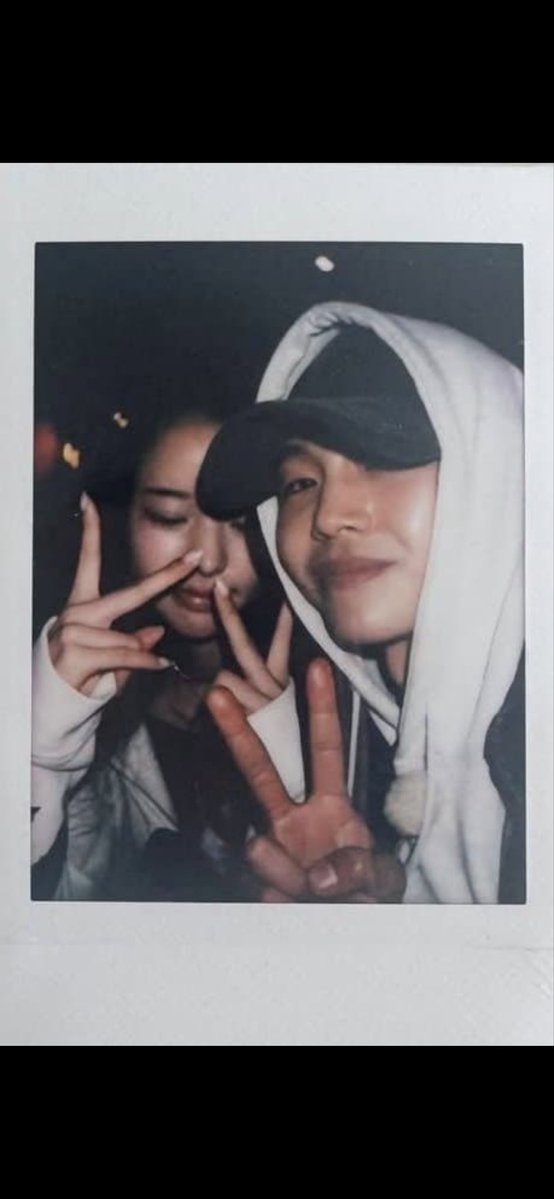 the lore behind this picture just makes this 100x times more precious.. not only was it not shown in the show and also been posted by heesun herself on valentine day, but it's also smth that both of them illegally took from the set without the directors know 😭 oh this young love