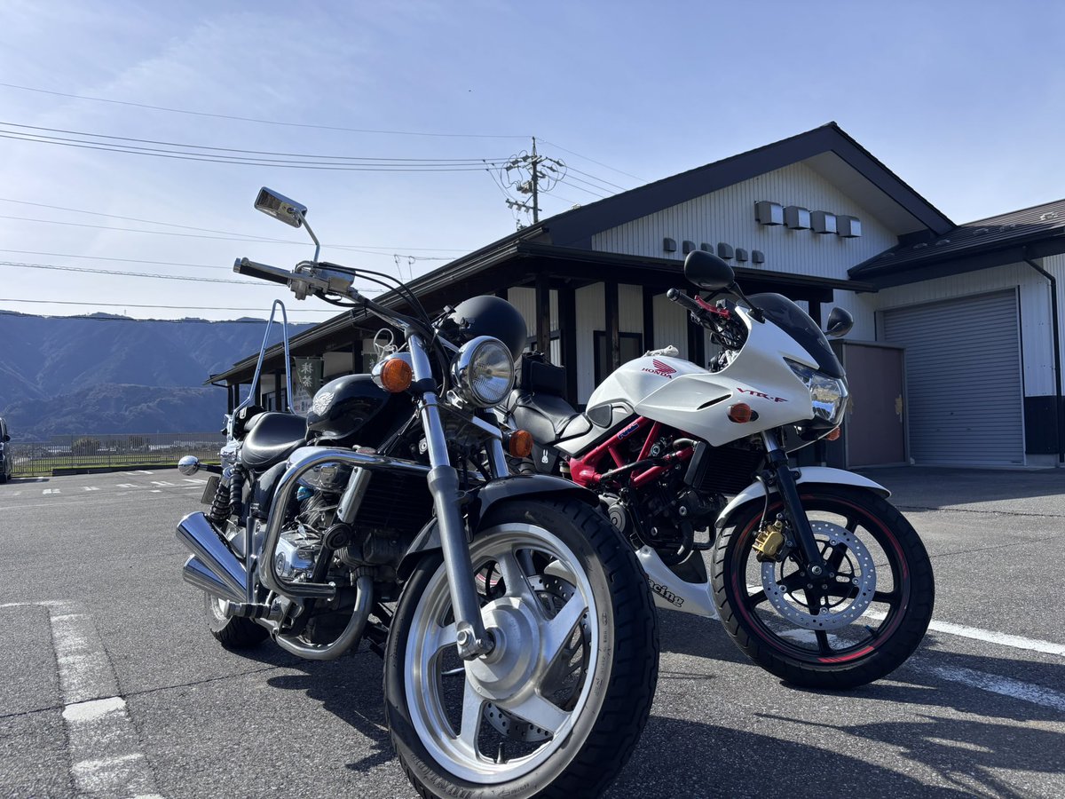 vtrf_marooooon's tweet photo. 昨日は仕事終わってから同期と!!
#VTR250F
#Vツインマグナ https://t.co/OHjgTKAz4t