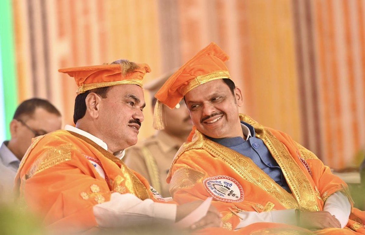 SandipJoshiNGP's tweet photo. मुख्यमंत्री मा. @Dev_Fadnavis जी यांना महात्मा फुले कृषी विद्यापीठातर्फे ‘डॉक्टर ऑफ सायन्स’ ही मानद उपाधी प्रदान करण्यात आली. 

सार्वजनिक जीवनातील प्रभावी नेतृत्व, विकासदृष्टी आणि राज्यासाठी केलेल्या कार्याचा हा गौरव आहे. या सन्मानाबद्दल मनःपूर्वक अभिनंदन! 

#DoctorOfScience https://t.co/NfXZkL82jF