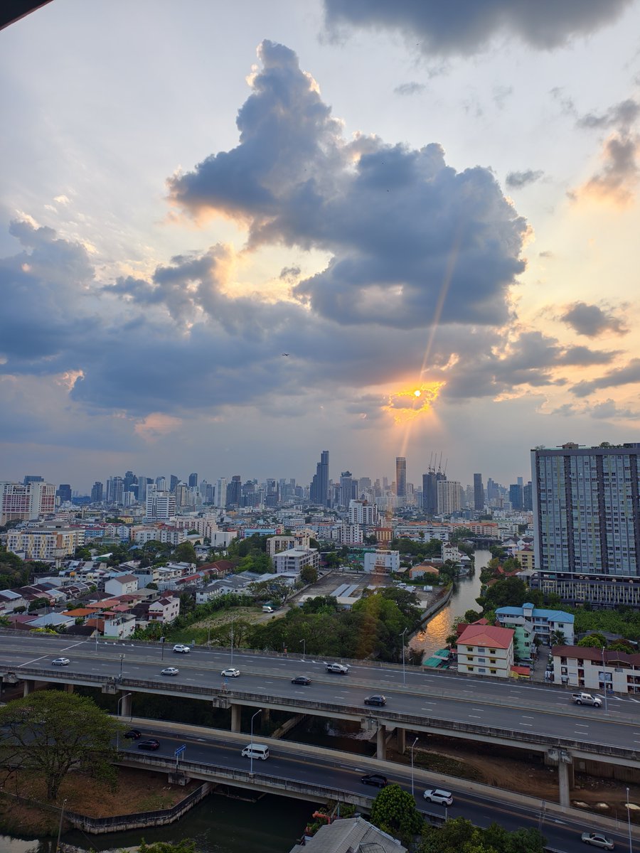 ตุ๊ดเถื่อน tweet media