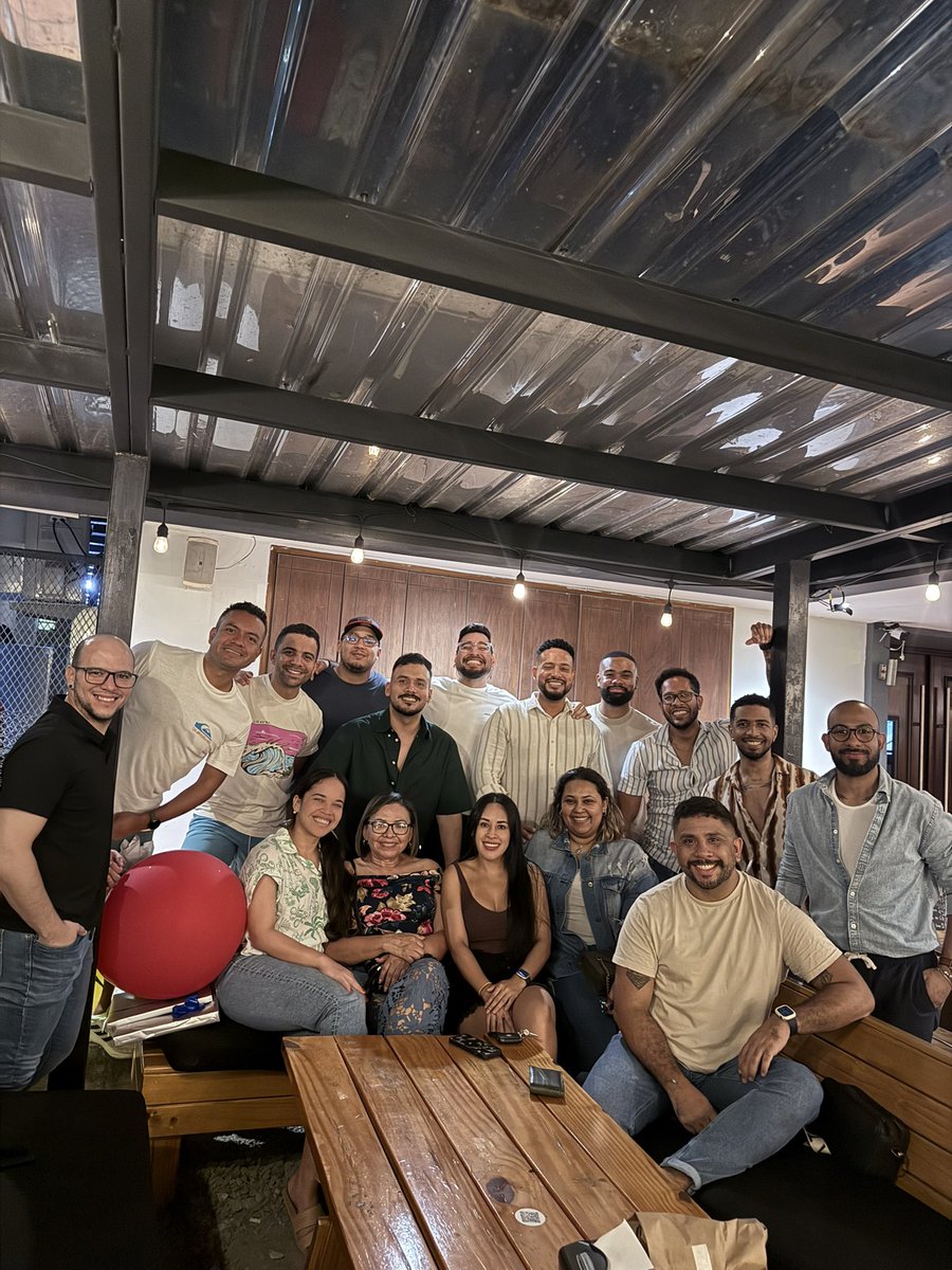 eybarQ's tweet photo. Y los cumplí feliz🥳 34 años https://t.co/kvToEiCuod