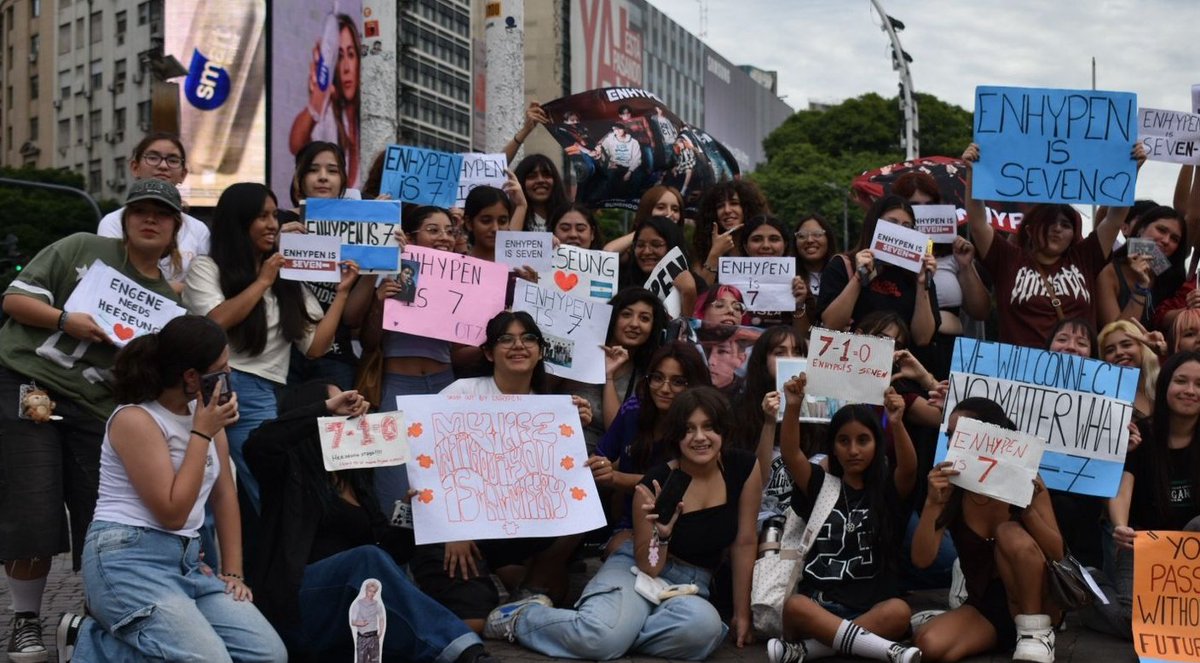 ARGENTINA LOVES ENHYPEN! 🇦🇷🦇❤️

📍Fist protest to support Lee Heeseung in Buenos Aires, Argentina.

DO NOT REWRITE THE FATE OF ENHYPEN
#BEACCOUNTABLE_BELIFT
#ENHYPEN_IS_7 
#HEESEUNG_STAYS