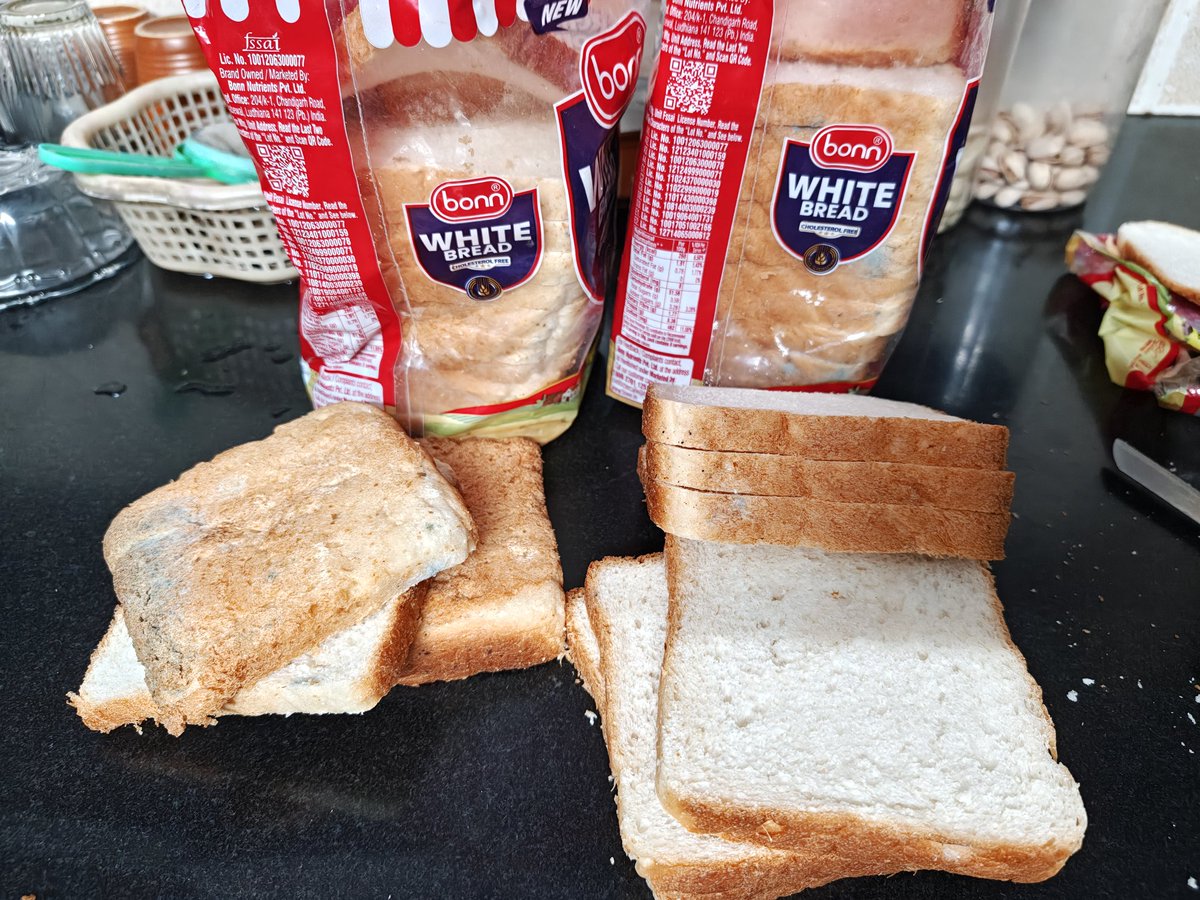 MendirattaSam's tweet photo. Products received from Flipkart instant delivery 🥺 is it worth to buy it? Bad quality bonn and also looks like fungus contaminated and when I am sharing the feedback on app it is showing this order is non refundable 🤣🤣🤣 #Awarenesstobantihai

@Flipkart @MCA21India @BonnBread https://t.co/QRlPM1wzOm