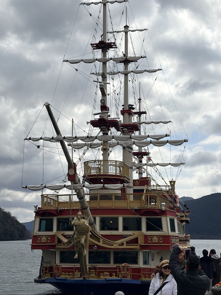 ponkun_good's tweet photo. 芦ノ湖の海賊船で遊覧中 https://t.co/w3B7QpwDRy