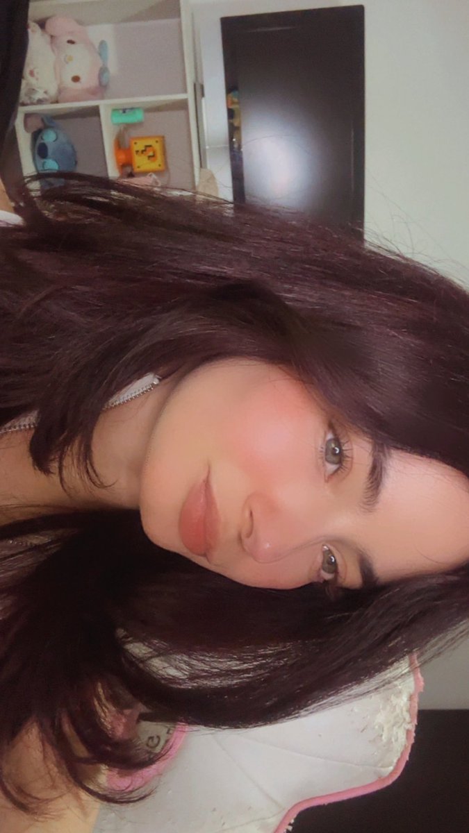 Lol con subs 🩷 twitch.tv/emmely