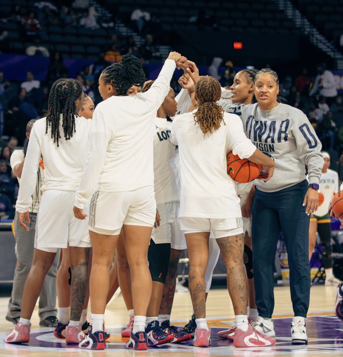 E J 🏀 tweet media