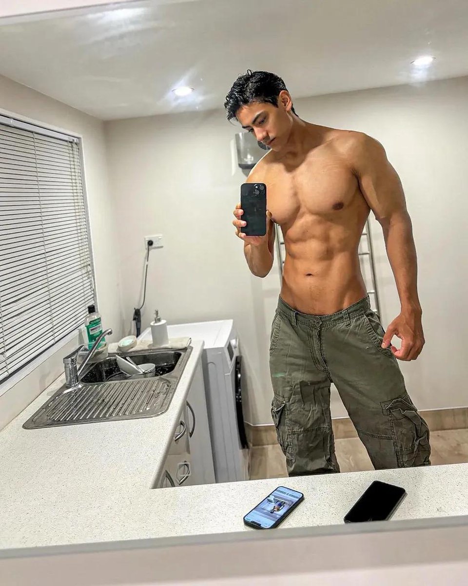 mensflex_'s tweet photo. Hope yall have a great day today 💗

@morebrownboyfit https://t.co/3haUlC0AQM