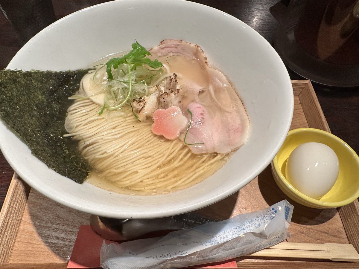 #おばんざい
#らくら 

夜は料亭？週末のお昼だけラーメン屋？

とってもお上品な鯛ラーメン🍜

次は絶対奥様と来たい。