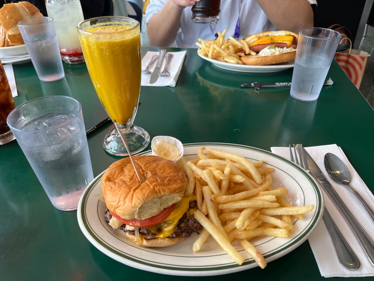 つよみー tweet media