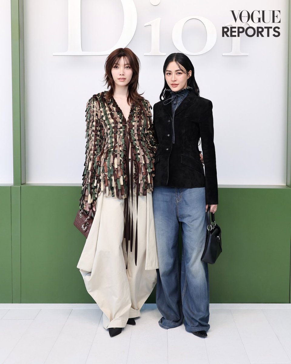 #VogueReports ‘ออม-กรณ์นภัส’ และ ‘หลิงหลิง-ศิริลักษณ์’ ขึ้นแท่น Top Key Voices สูงสุดในปารีสแฟชั่นวีก!
.
นับเป็นอีกก้าวสำคัญของคนไทย เมื่อล่าสุด ‘ออม-กรณ์นภัส’ <a href="/ormmormm/">orm kornnaphat🌈</a> สร้างปรากฏการณ์ด้วยการสร้างมูลค่าทางสื่อ หรือ EMV สูงสุดถึง 21 ล้านดอลลาร์สหรัฐ พร้อมยอดเอ็นเกจเมนต์ 43%
