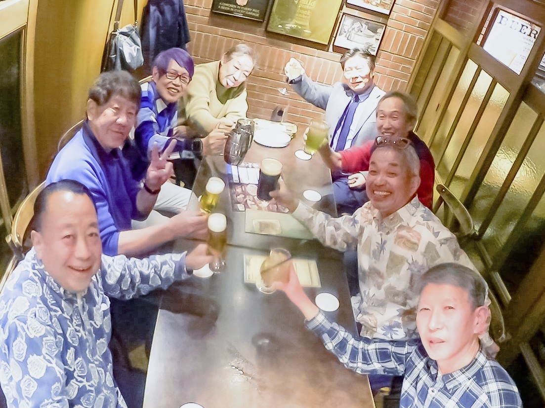 tiger8047's tweet photo. 高校の同級生と東京駅はしご酒、楽しかったで~す🤗 🍺今日も酔っぱらいました٩(𖦹ω𖦹)ｳｨｰ💦 https://t.co/dpjSyW1A6h