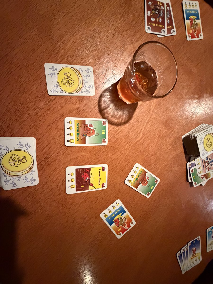 spankkRayyyy's tweet photo. game night 🃏✨ https://t.co/AVYOCHIvb6