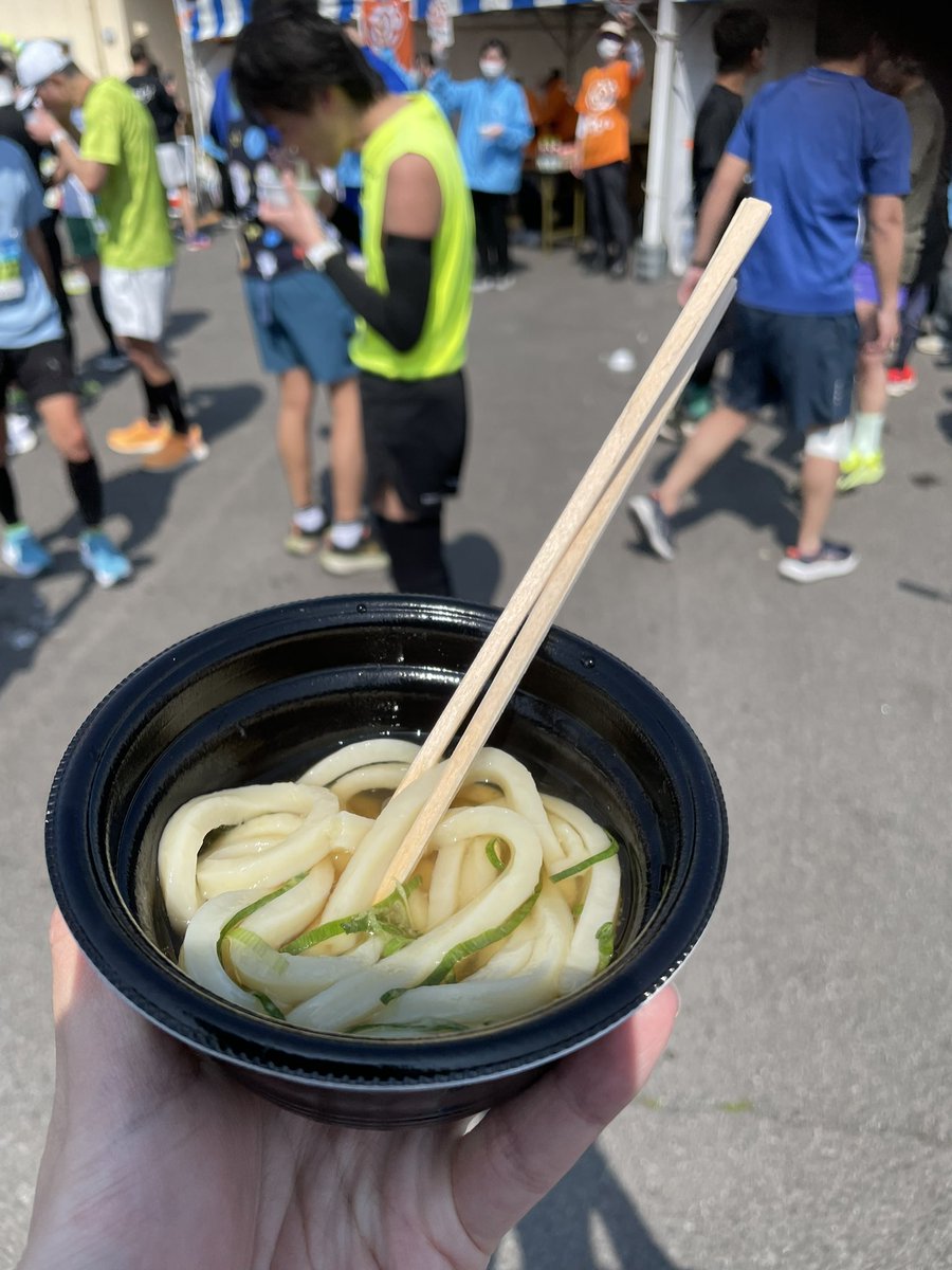 d05p01's tweet photo. フルマラソン中ですが、うどん美味しいです https://t.co/SDFAkRSNLz