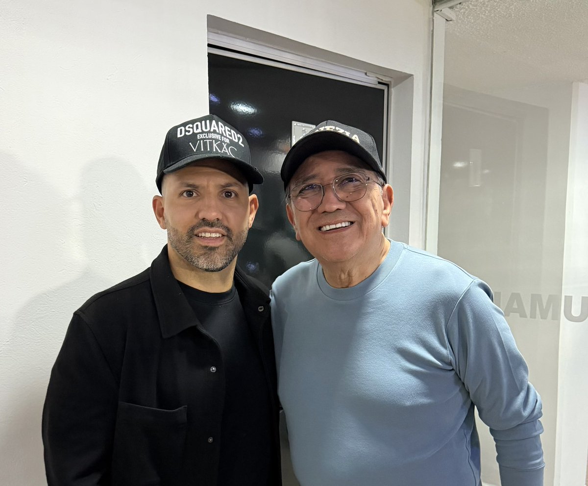 PSMendiguchia's tweet photo. Vine a ver el partido de @PumasMX vs Cruz Azul, y qué sorpresa:
Uno de mis más grandes ídolos, el Kun Agüero. Qué honor !

Visca Barça ! https://t.co/PPUsQCE9LY