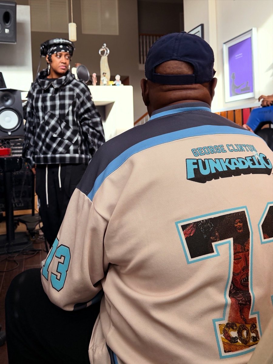 Whipped up something absolutely legendary with Rapsody + George Clinton yesterday!

Shook. Still processing. Grateful 🥲🙏🏾💡🎯