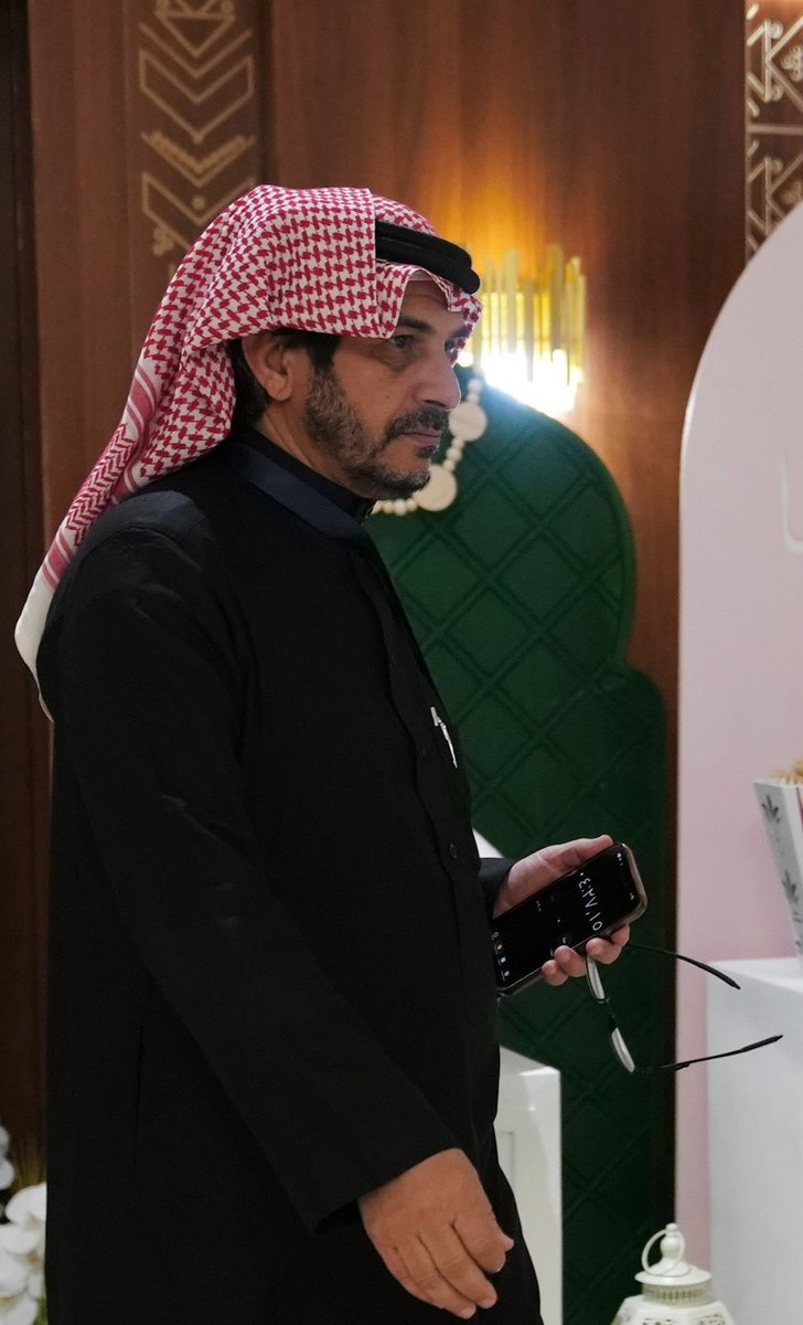 كلنا شفنا خبر سحب النقاط من نادي ابها اتمني مايتاثر الفريق ويكون دورهم داخل المستطيل الاخضر فقط  ، وخارج الملعب الأدارة بقيادة الاستاذ <a href="/asd9624/">سعد حامد الأحمري</a> هم ابخص واعرف بكواليس المنافسة وخاصة عندك مباراة مؤجله لازم الفوز فيها باذن الله 
.
وفي الاخير ابها الي دوري روشن من الملعب ماهو من