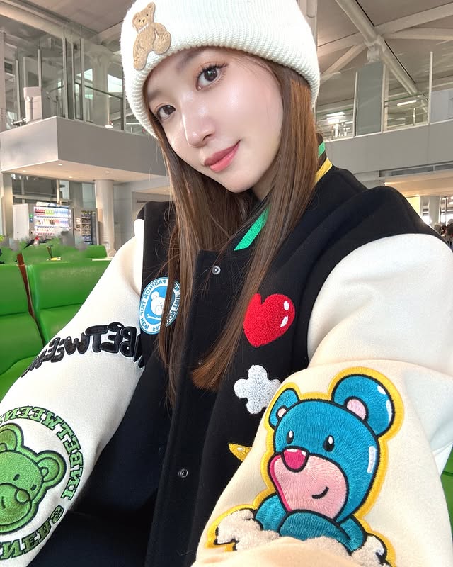 Robcsxeston's tweet photo. 川辺の黄色い花と桜が並んでる姿が、まるで絵本のワンシーンみたいで🥺
今日はこの美しい景色と、ゆっくり過ごせて幸せいっぱいだった💖 https://t.co/I7YzSnxAAU