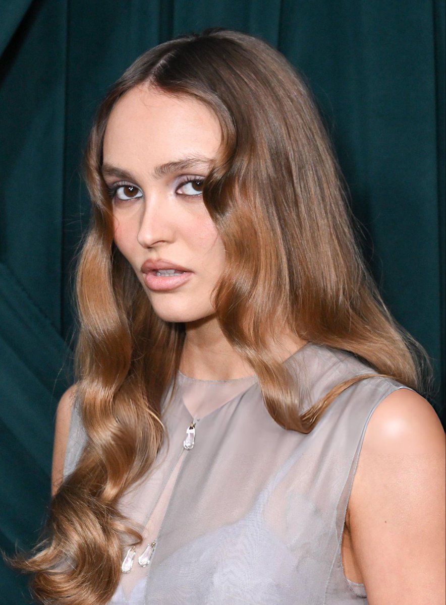 Red carpet space tweet media