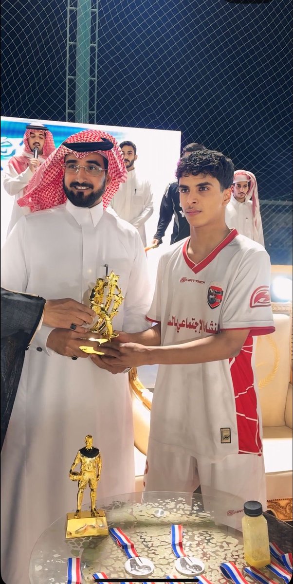 1alnokbah_'s tweet photo. 📷 ⚽️ • صور المباراة النهائية لـ بطولة اولدن او 
النخبة وام الدوم •

حصل على جائزة افضل لاعب في البطولة / حاتم عويض ••
حصل على جائزة افضل حارس في البطولة/ ضيف الله الروقي ••
حصل على جائزة هداف البطولة / وافي الروقي ••
حصل على جائزة أفضل لاعب في النهائي / وافي الروقي •• https://t.co/snsH2vBiM1