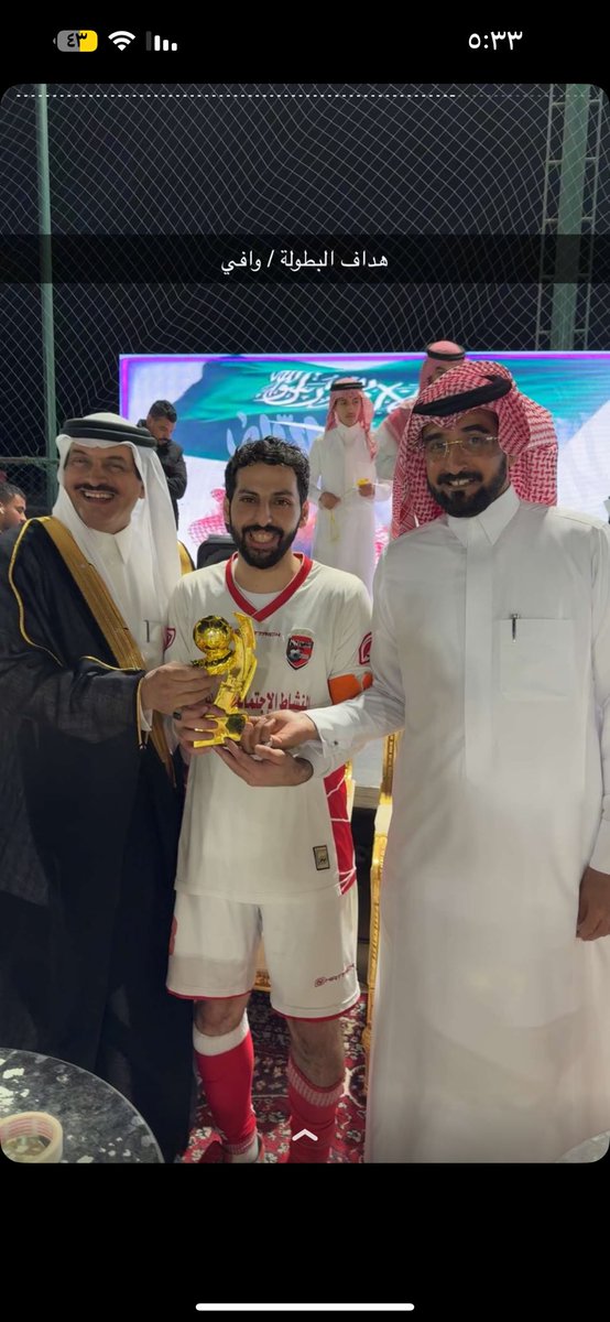 📷 ⚽️ • صور المباراة النهائية لـ بطولة اولدن او 
النخبة وام الدوم •

حصل على جائزة افضل لاعب في البطولة / حاتم عويض ••
حصل على جائزة افضل حارس في البطولة/ ضيف الله الروقي ••
حصل على جائزة هداف البطولة / وافي الروقي ••
حصل على جائزة أفضل لاعب في النهائي / وافي الروقي ••