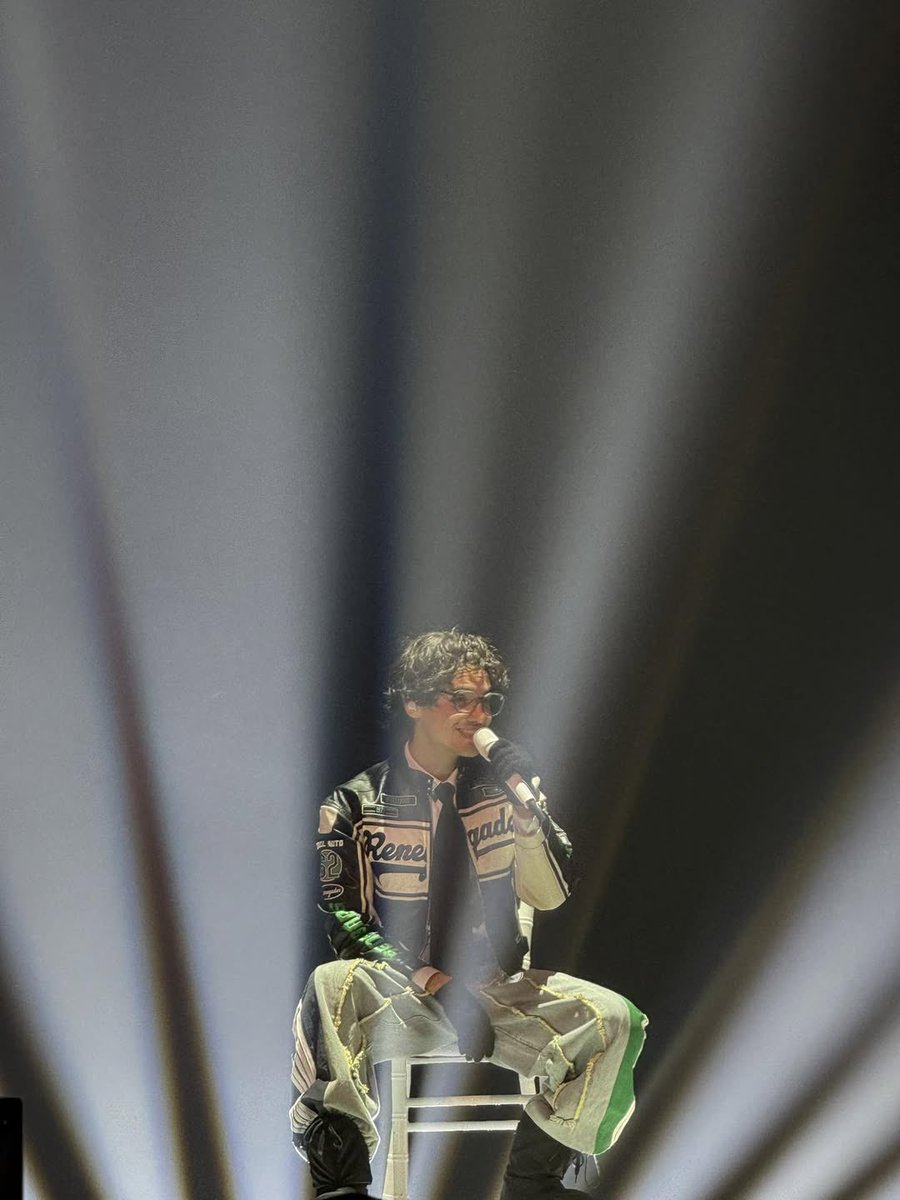 cynthia_wav's tweet photo. porque en cada show se ve más guapo?😮‍💨 https://t.co/ulCmowhf4v