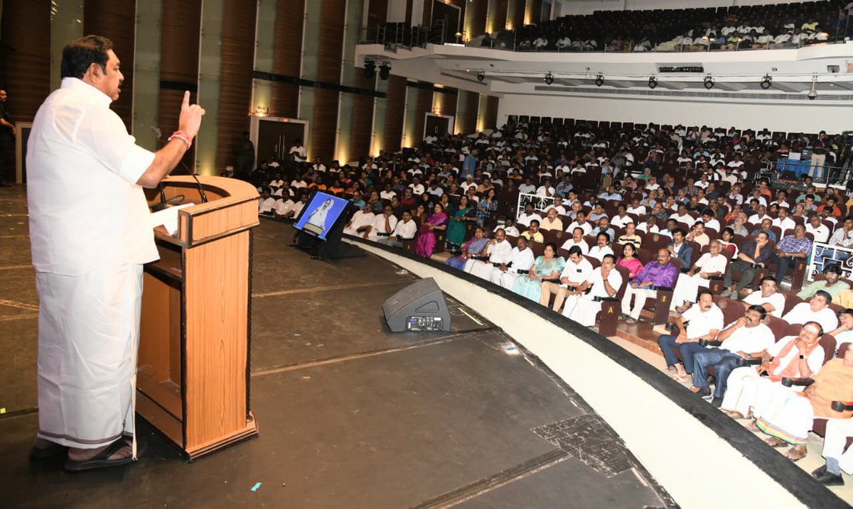 AIADMKITWINGOFL's tweet photo. மாண்புமிகு கழகப் பொதுச்செயலாளர் புரட்சித் தமிழர் @EPSTamilNadu அவர்கள்

சென்னை, ஹாரிங்டன் சாலையில் உள்ள Lady Andal School Auditorium-ல் நடைபெற்ற, திரு. ரங்கராஜ் பாண்டே அவர்களால் நடத்தப்பட்டு வரும் 'சாணக்யா Digital News Channel-ன் 7-ஆம் ஆண்டு விழாவில்' சிறப்பு விருந்தினராகக் கலந்துகொண்டு வாழ்த்துரை வழங்கினார்.