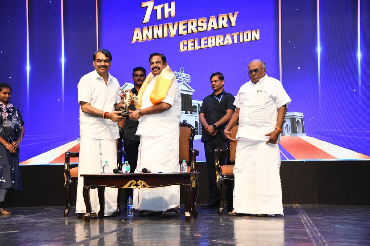 AIADMKITWINGOFL's tweet photo. மாண்புமிகு கழகப் பொதுச்செயலாளர் புரட்சித் தமிழர் @EPSTamilNadu அவர்கள்

சென்னை, ஹாரிங்டன் சாலையில் உள்ள Lady Andal School Auditorium-ல் நடைபெற்ற, திரு. ரங்கராஜ் பாண்டே அவர்களால் நடத்தப்பட்டு வரும் 'சாணக்யா Digital News Channel-ன் 7-ஆம் ஆண்டு விழாவில்' சிறப்பு விருந்தினராகக் கலந்துகொண்டு வாழ்த்துரை வழங்கினார்.