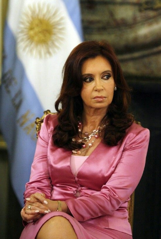 hyypermatica's tweet photo. El homenaje a Cristina Kirchner que realizó Addison Rae en el Lollapaloza. https://t.co/gkjbLQ0yai