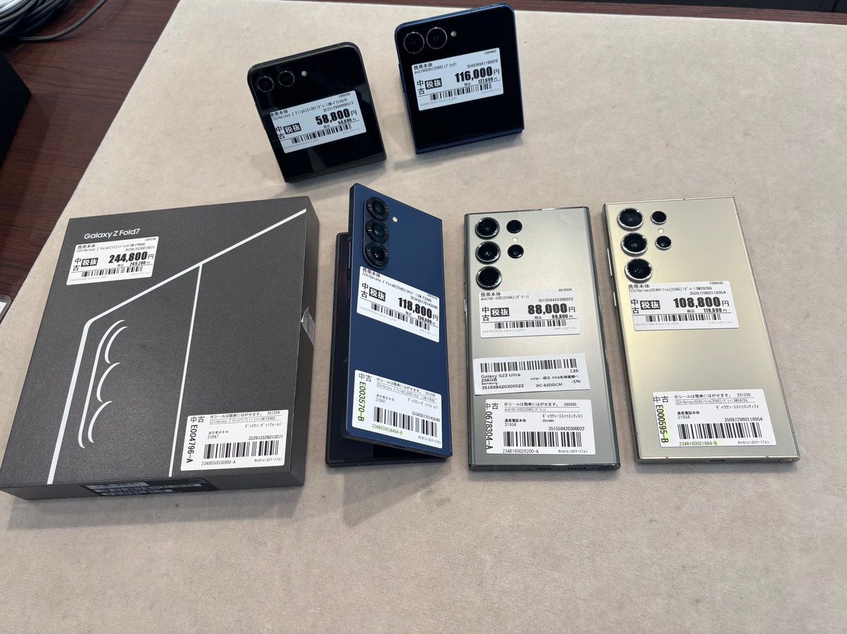 worldmobile0022's tweet image. 【この投稿も対象】iPhone1円リポストキャンペーン実施中！（※詳細は固定ポスト等をチェック！）

スマホの「未来」を手に取ってみませんか？🌌

パカパカ開閉がクセになる #GalaxyZFlip5 
動画編集もマルチタスクも余裕の #GalaxyZFold7 
AI機能とカメラが異次元の #GalaxyS24Ultra