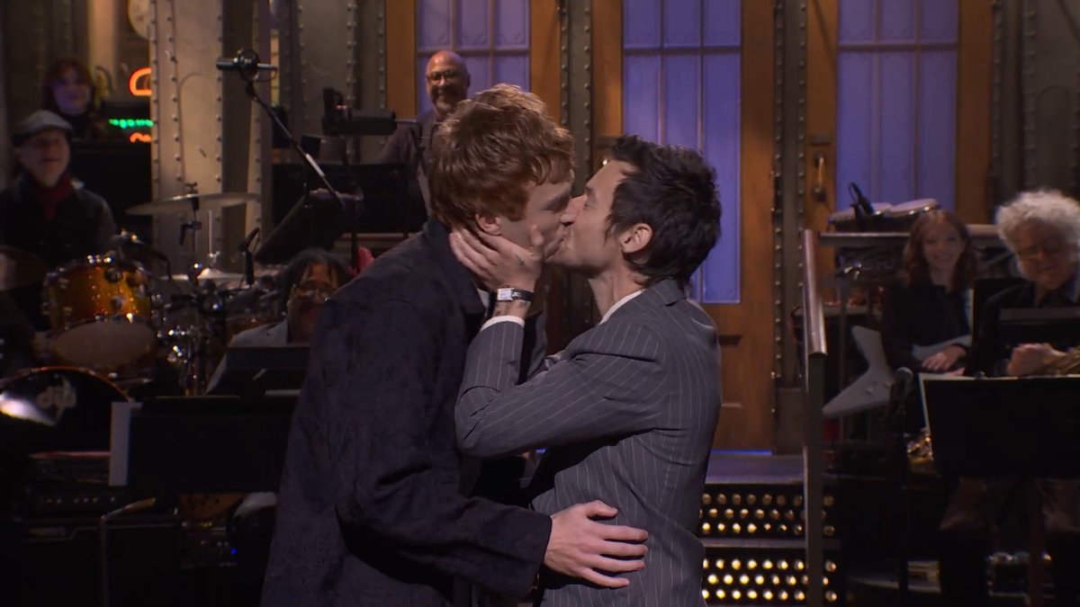 Cosmopolitan tweet media