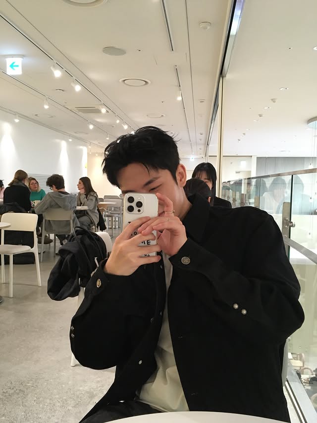 JaeeokArchive's tweet photo. lee_aeeo_ Instagram update 

 "기대지마세요 🚫
Do not lean on the door"

#이재억 #LEEJAEEOK #JAEEOK #BILLENNIUMBABY #AEEO https://t.co/8xzCmNHQ5H