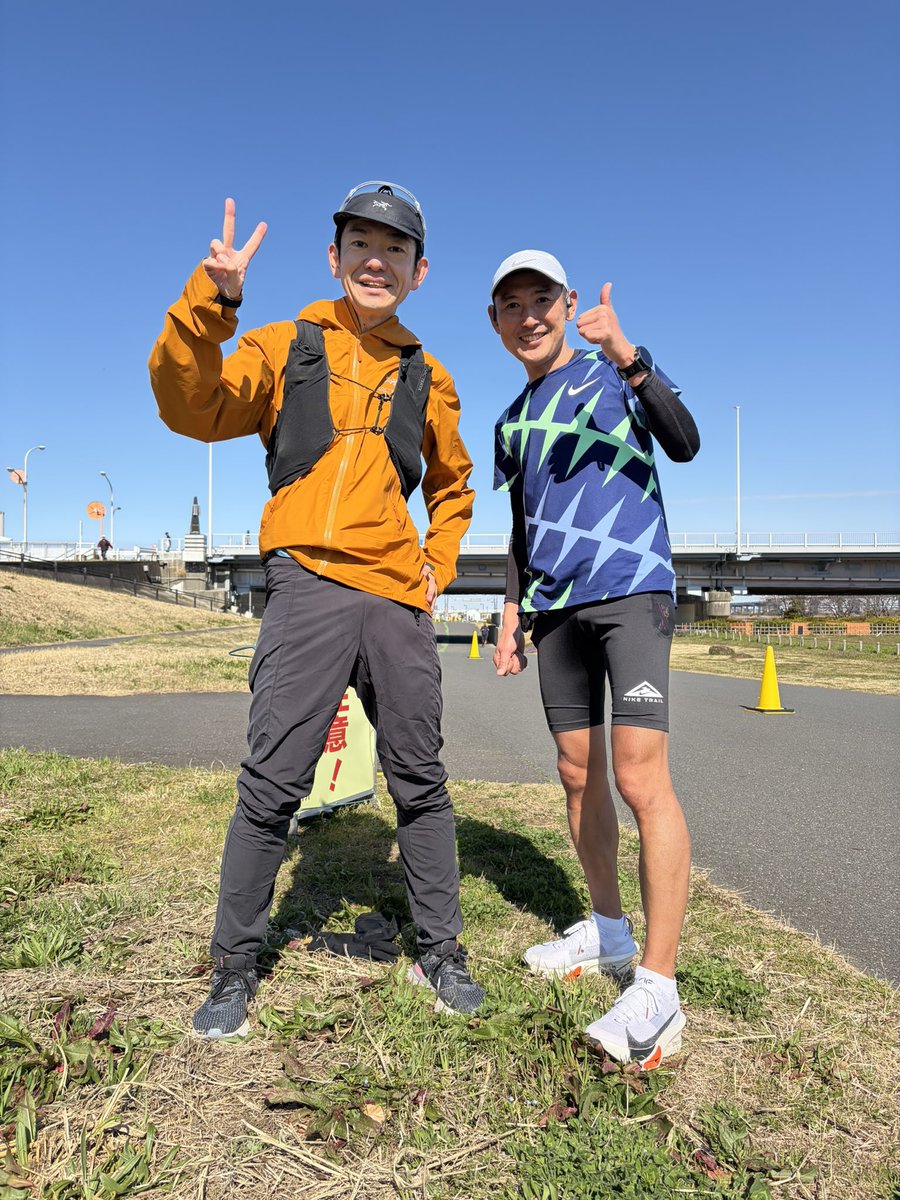 ddj_running's tweet photo. お疲れさまです。

【3/15(日) @ 荒川河川敷】
・40km (avg. 3’42”)
・AFN%3

今日はひとりで「俺の #板橋Cityマラソン」を敢行。 
天候にも恵まれて公認コースでシーズンベストを出すことができました。
※レースではないのでタイムは非公認ですが…

走り終えた後は、応援に来ていた宮原さん (@takepyon1975)とAFN%談義に。

「ガチレースはもういいや」と思っていましたが、宮原さんとお話したことで「もう1回くらい」と思えるようになりました。

今シーズンは難しいので、時間を掛けて心身共に整えていきたいと思います。