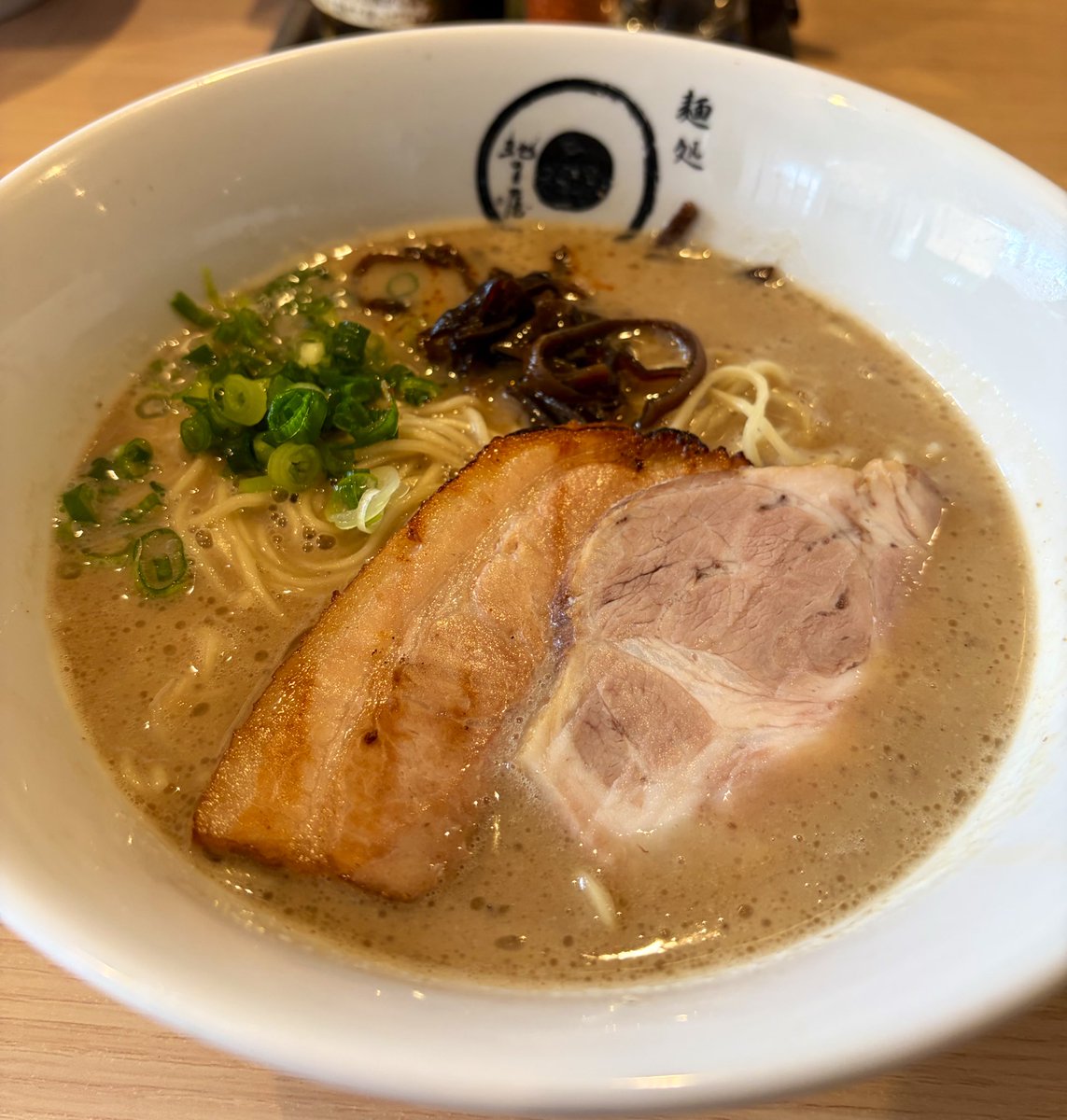 sumin_1036's tweet photo. コラボ
博多豚骨らーめん https://t.co/cEzu2Monvs