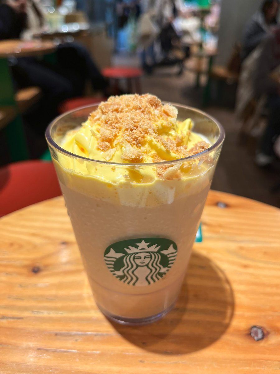 yuna_graph's tweet photo. スタバのシュークリームフラペチーノ！
ザクザク食感最高🫶
初めて無脂肪ミルクに変更してみたけど、物足りなさとかもなくしっかり美味しかった！！！
#スタバ新作 https://t.co/bCKyFQhTAL