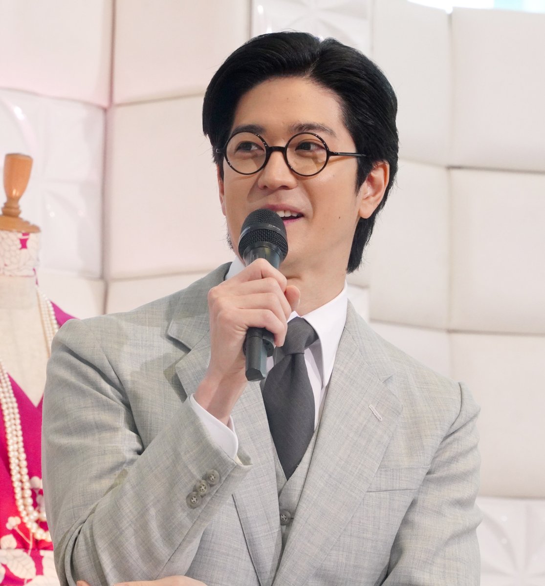 oricon's tweet photo. 八木莉可子、森英恵役で衣装合わせは50体超👗
中島裕翔が証言「僕でも30体くらいで多かったなって思っていたら」
https://t.co/VF0b4XowYp

中島裕翔、役を地で行くさりげない“紳士”ぶり
八木莉可子が明かす「リアル賢さん」👔
https://t.co/u5OFO9c6x0

テレビ朝日ドラマプレミアム
『森英恵 Butterfly beyond』制作発表記者会見