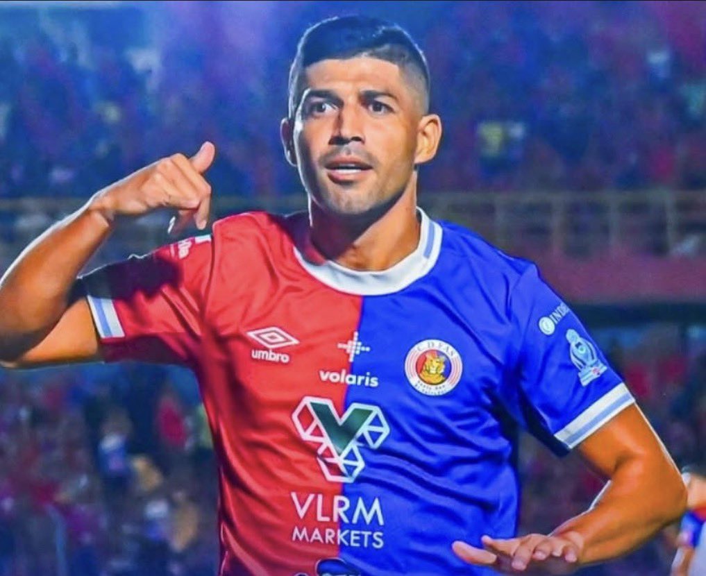 Tengo tweets putiándome con FASISTAS porque dije que lo quería ver en Aguila.

Es el Karim Benzema de El Salvador, juega para la gente que sabe de futbol.

DON NELSON BONILLA.