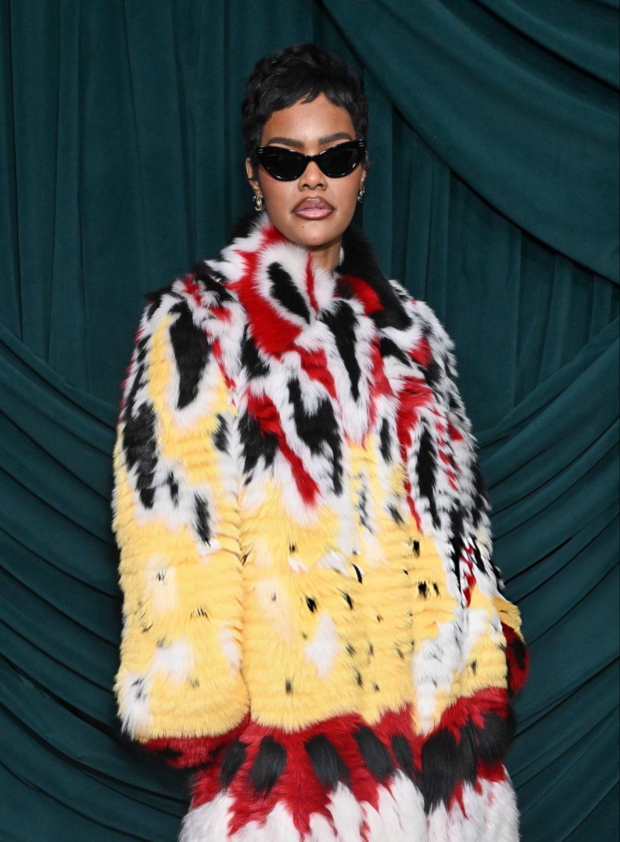 Red carpet space tweet media