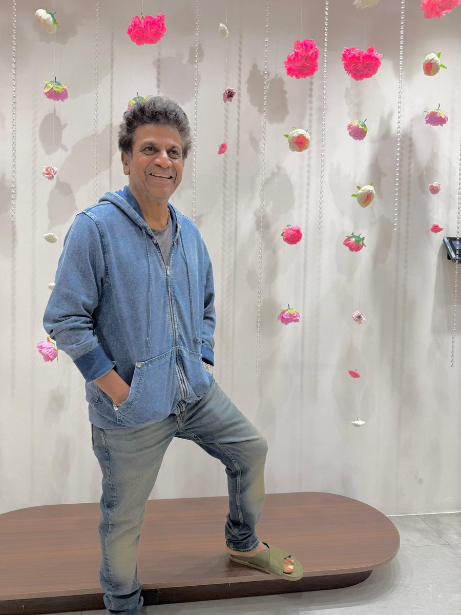 shivannaupdates's tweet photo. ದೊಡ್ಮನೆ ಕೊಹಿನೂರ್ ವಜ್ರ  💎 ⚡

#Shivanna #Shivarajkumar #KingShivanna #DrShivarajkumar #DrShivarajkumarUpdates https://t.co/xrnYiwvQSq