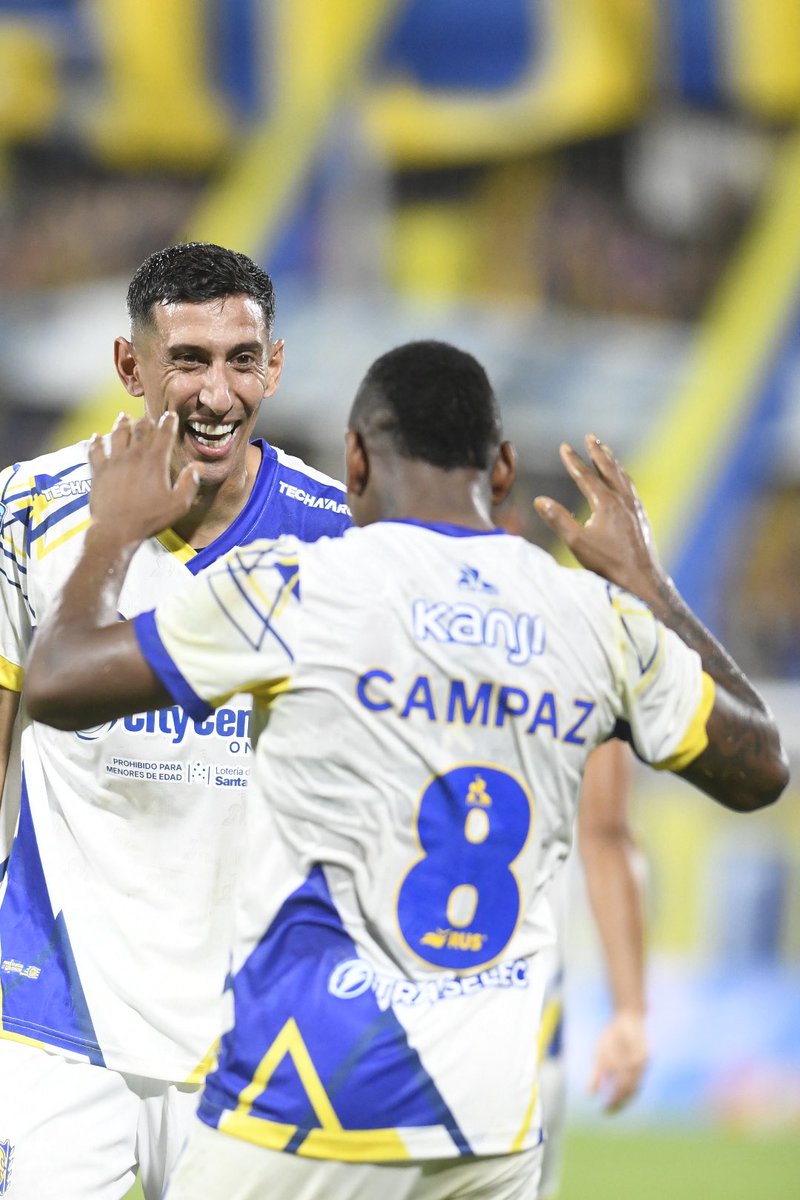 RosarioCentral's tweet photo. ¡Para la alegría de la geeeeeente! 🔥💛💙 https://t.co/vo38uTGYyt
