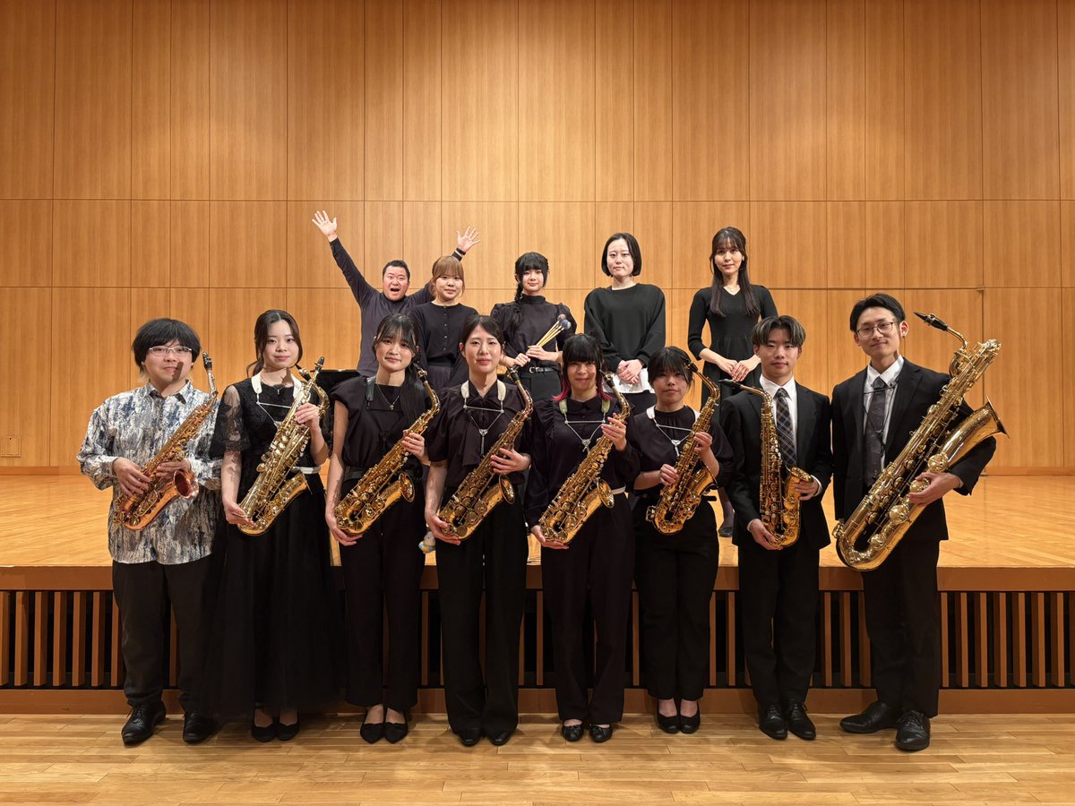 YSax220's tweet photo. 瀧彬友門下ミニリサイタル〜vol.8〜
今年も熱演が続くコンサートとなりました。
ここで披露する曲のレッスンは一切せずゲネプロも聴かないようにしたので、本番は1観客としても楽しめました🎶
みんな演奏以外の事もよく頑張った👏

卒業生達も元気そうで何より😊
打ち上げもしっかり盛り上がりました🍖 https://t.co/r9zUYvbsI6