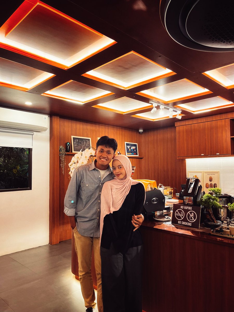 pheereel's tweet photo. Difotoin mbak kasir. 
Terima kasih orang baik. :) https://t.co/qYEUL3FP2X