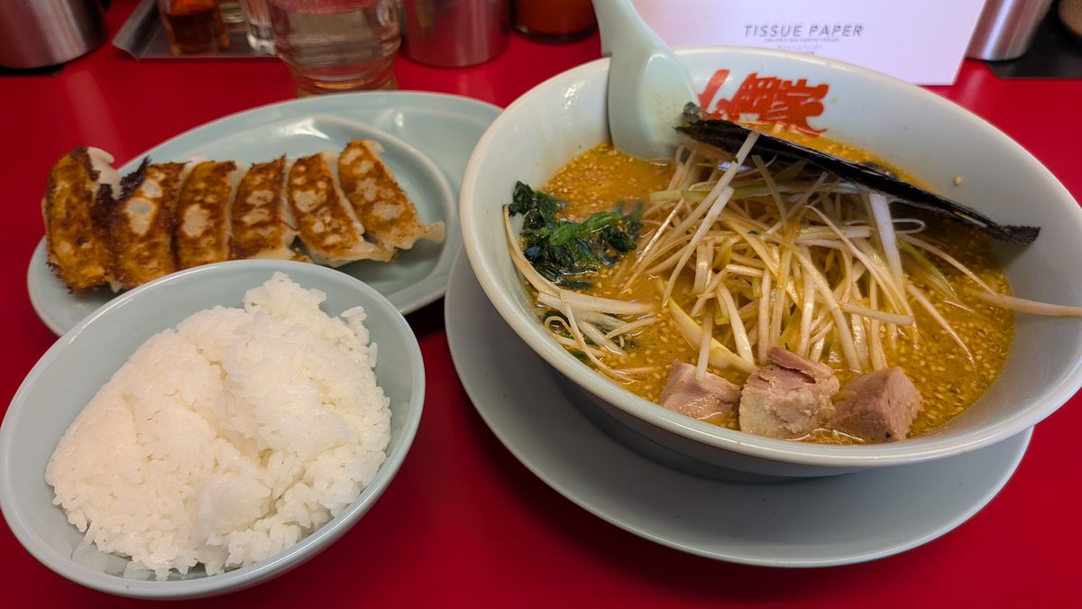 ze4lljp's tweet photo. 4日連続ラーメン🍜
1 ラーメン二郎 三田本店
2 吉村家
3 環2家
4 山岡家 https://t.co/IsQNaPmut9