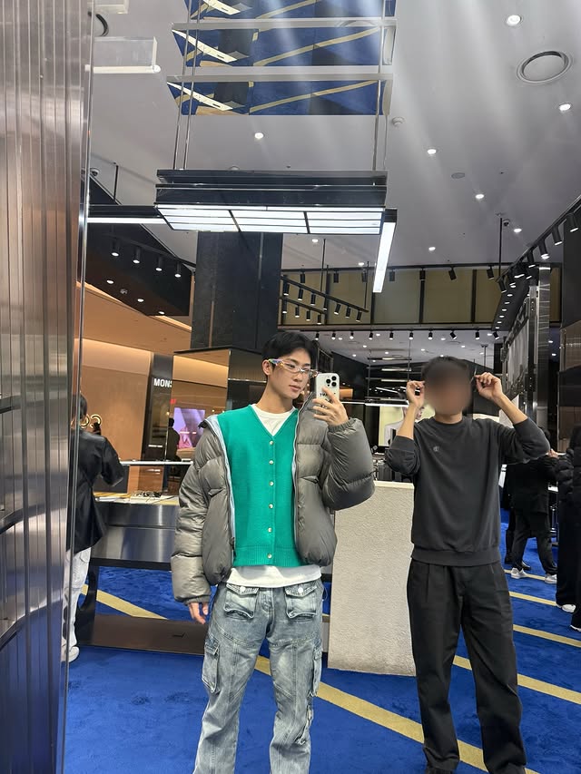 JaeeokArchive's tweet photo. lee_aeeo_ Instagram update 

 "Shooting Sushi💫🌠🍣"

#이재억 #LEEJAEEOK #JAEEOK #BILLENNIUMBABY #AEEO https://t.co/wsU8nEpj1L