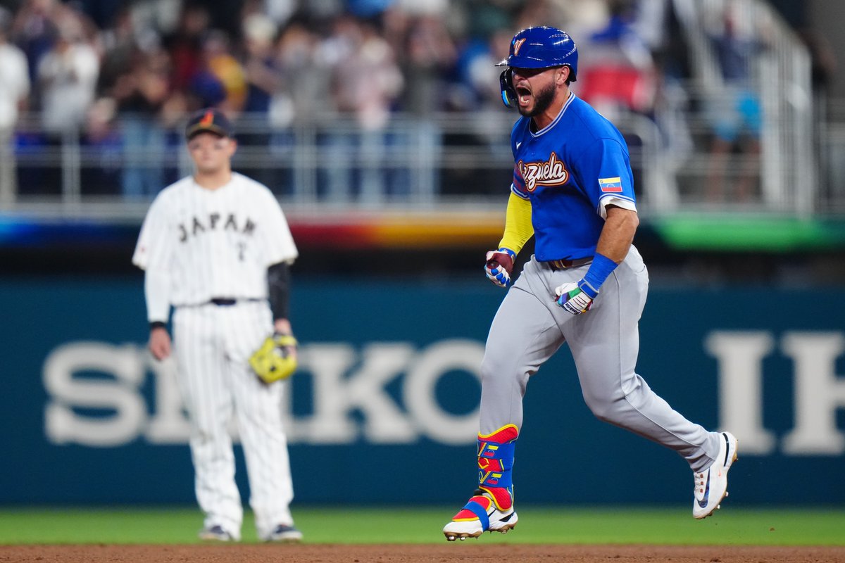 BaseballQuotes1's tweet photo. THE GREATEST UPSET IN WORLD BASEBALL CLASSIC HISTORY 

VENEZUELA TAKES DOWN JAPAN https://t.co/41QThtiSjJ