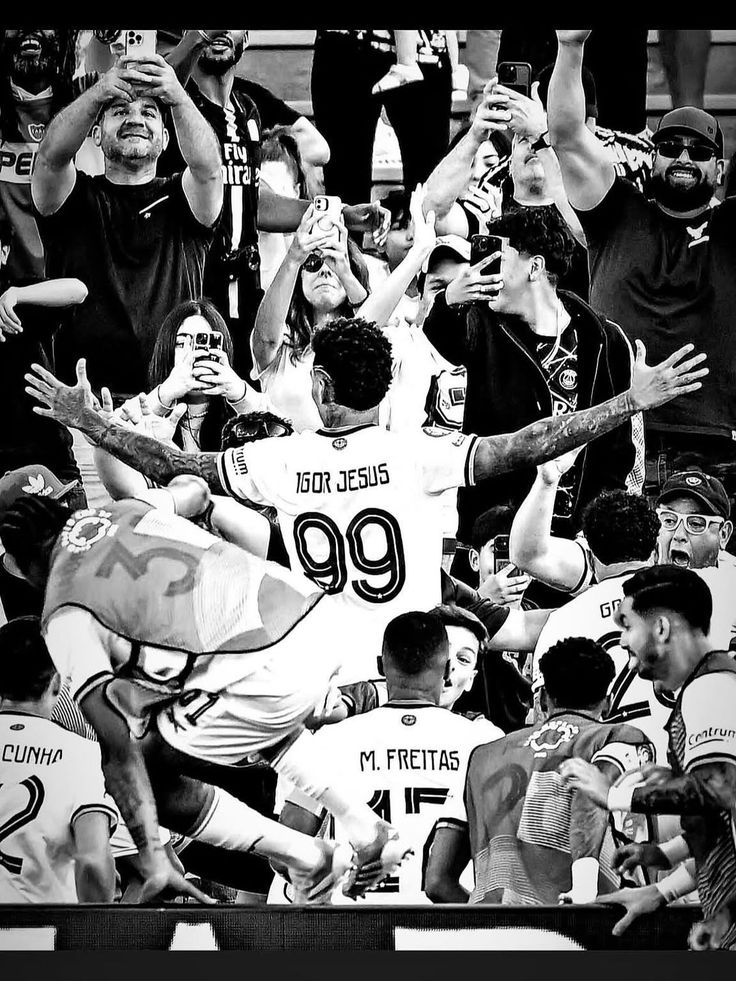 2MM_Rodriguez's tweet photo. Um Leão ferido continua sendo um leão 🖤🤍 https://t.co/x3xO7czymQ